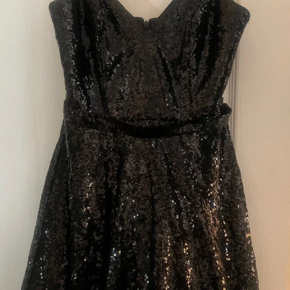 Mac Duggal Black Sequin Prom Dress - Picture 3 of 10
